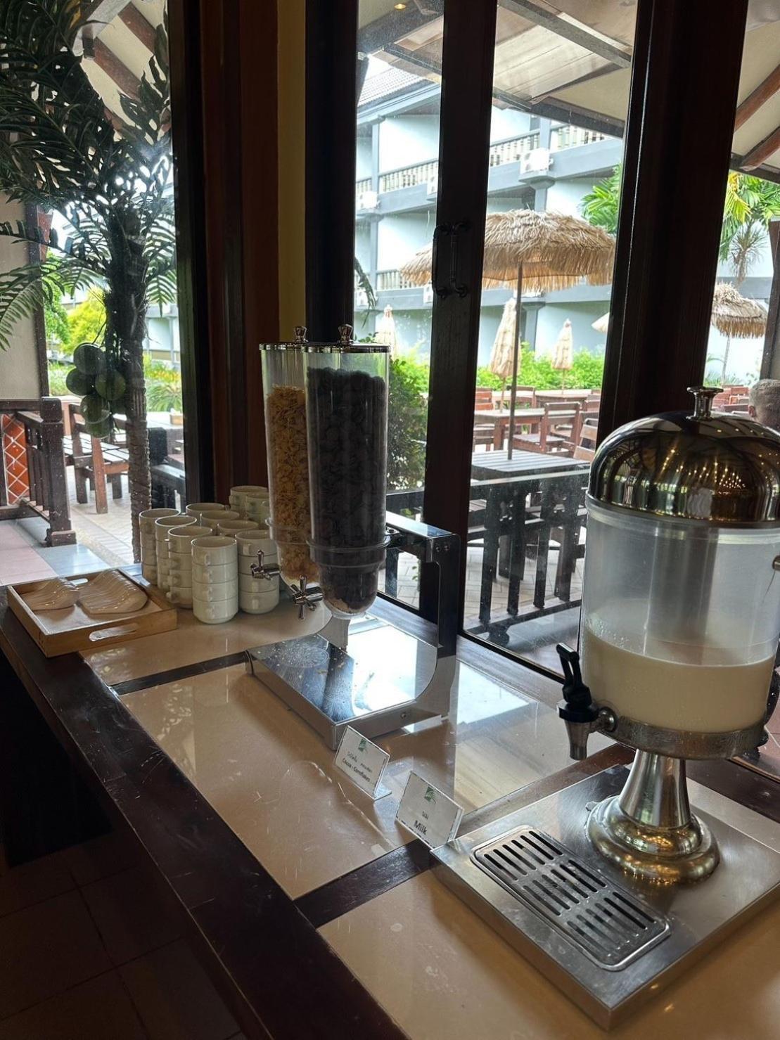芭特尼海滩度假酒店 纳仲天 外观 照片